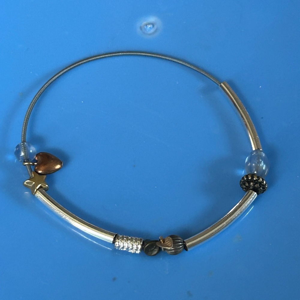 Women’s Vintage Avon Stretch Charm Bracelet
